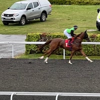 Photo taken at Kempton Park Racecourse by Gordon P. on 5/4/2022