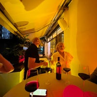 Foto diambil di DiVino Wine Bar &amp;amp; Restaurant oleh Gordon P. pada 11/13/2021
