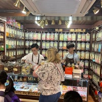 Снимок сделан в Mr Simms Olde Sweet Shoppe пользователем Gordon P. 5/19/2019