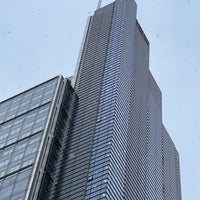 Das Foto wurde bei Salesforce Tower von Gordon P. am 2/8/2021 aufgenommen