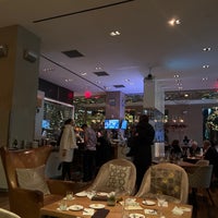 Das Foto wurde bei SOUTHGATE Bar &amp;amp; Restaurant von Gordon P. am 12/3/2022 aufgenommen