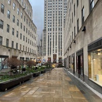 Foto tirada no(a) Rockefeller Plaza por Gordon P. em 4/12/2024