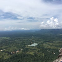 Photo taken at Preah Vihear (เขาพระวิหาร) ប្រាសាទ​ព្រះវិហារ 柏威夏廟 by ぞう さ. on 9/16/2018