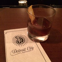 Foto tirada no(a) Detroit City Distillery por Traverse 3. em 8/2/2015