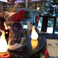 Foto diambil di China Restaurant Royal Garden oleh Thomas M. pada 12/18/2017