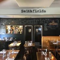 Снимок сделан в Smithfields Restaurant &amp;amp; Bar пользователем David S. 7/3/2017