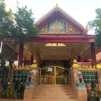 Photo taken at Wat Ananda Metyarama by Cheen T. on 11/1/2020