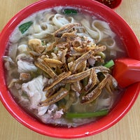 Photo taken at L32 手工面 Hand Made Noodles by Cheen T. on 8/20/2021