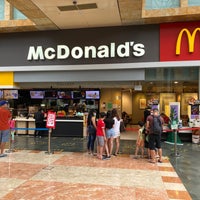 Photo taken at McDonald&amp;#39;s &amp;amp; McCafé by Cheen T. on 12/23/2021
