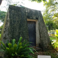 Photo taken at Fort Canning Battlebox by Cheen T. on 6/8/2020