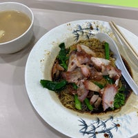 Photo taken at Wah Kee Noodles 華記麺食品 by Cheen T. on 3/7/2023