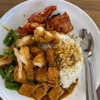 Photo taken at Bukit Merah Central Food Centre by Cheen T. on 3/23/2022