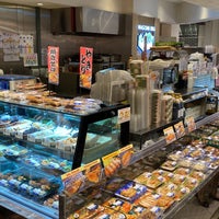 Photo taken at Isetan Scotts Supermarket by Cheen T. on 4/5/2022