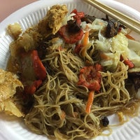 Photo taken at Keat Lim Vegetarian Food by Cheen T. on 2/21/2016