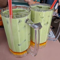 Photo taken at Mr Avocado Exotic Fruit Juice by Cheen T. on 12/12/2018