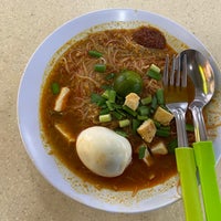 Photo taken at Hougang 105 Hainanese Village Centre (Lorong Ah Soo Food Centre) by Cheen T. on 8/26/2021