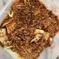 Photo taken at Balestier Road Hoover Rojak by Cheen T. on 4/11/2021