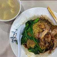 Photo taken at Wah Kee Noodles 華記麺食品 by Cheen T. on 12/22/2022