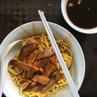 Photo taken at 正味 卤鸭面 Braised Duck by Cheen T. on 4/16/2016