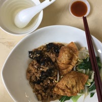 Photo taken at Onn Vegetarian 安顺素食 by Cheen T. on 6/26/2017