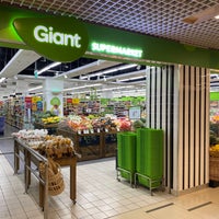 Photo taken at Giant by Cheen T. on 5/12/2022