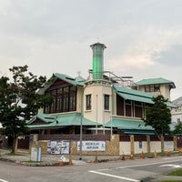 Photo taken at Masjid Abdul Hamid Kampong Pasiran (Mosque) by Cheen T. on 10/24/2021