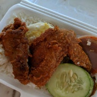 Photo taken at Tanglin Halt (Commonwealth Drive) Food Centre by Cheen T. on 6/15/2020