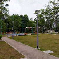 Photo taken at Goldhill Avenue Playground by Cheen T. on 3/5/2020