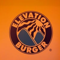 Foto tirada no(a) Elevation Burger por Kenneth K. em 4/21/2013