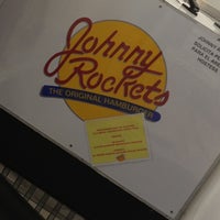 Foto tirada no(a) Johnny Rockets por Jessica S. em 5/1/2013