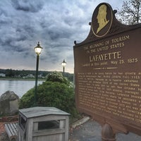Foto tirada no(a) The Lafayette por Chris D. em 9/13/2017