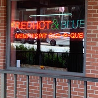 Photo taken at Red Hot &amp; Blue  -  Barbecue, Burgers &amp; Blues by Debbi O. on 8/3/2022