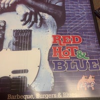 Снимок сделан в Red Hot &amp;amp; Blue  -  Barbecue, Burgers &amp;amp; Blues пользователем Debbi O. 6/9/2021