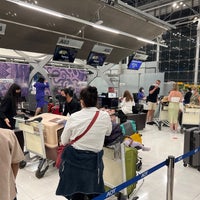 Photo taken at Thai Airways (TG) Check-in (ROP Gold &amp;amp; Star Alliance Gold) by Kenny L. on 4/16/2022