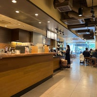 Photo taken at Starbucks by Kenny L. on 9/15/2023