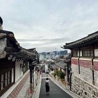 Photo taken at Bukchon Hanok Village by Kentaro O. on 12/12/2023