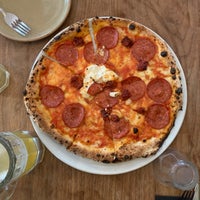 Das Foto wurde bei Sodo Pizza Cafe - Walthamstow von kumila am 8/5/2022 aufgenommen