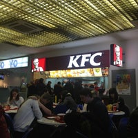 3/2/2013 tarihinde Marina D.ziyaretçi tarafından KFC'de çekilen fotoğraf