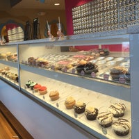 Photo taken at Treat Cupcake Bar by Wendell F. on 4/11/2015
