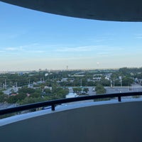 Foto scattata a Embassy Suites by Hilton West Palm Beach Central da Brian C. il 8/7/2020