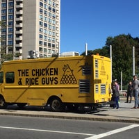 Foto tirada no(a) The Chicken &amp;amp; Rice Guys por Martin L. em 10/10/2016