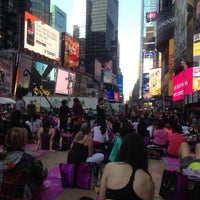 6/21/2013にR T.がSolstice In Times Squareで撮った写真