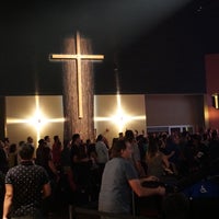 Foto diambil di Crossroads Christian Church oleh Daniel J. pada 9/3/2017