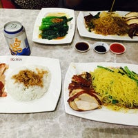 Photo taken at Hawker Chan Hong Kong Soya Sauce Chicken Rice &amp;amp; Noodle by Julia K. on 12/30/2016