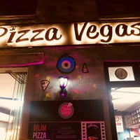 Foto tirada no(a) Pizza Vegas por ZekaiKIRAN em 9/20/2018