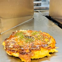 Photo taken at Okonomiyaki Kiji by Hideyuki N. on 10/25/2023