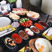Das Foto wurde bei Buğ Lounge von Eda am 9/14/2019 aufgenommen