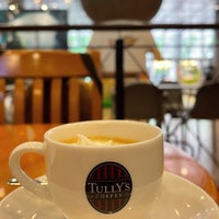 Photo taken at Tully&amp;#39;s Coffee by kenya on 5/29/2022