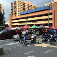 Photo taken at Pasar Malam San Peng by Eric T. on 12/30/2012