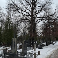 Photo taken at Hietaniemen hautausmaa by Tessa K. on 2/17/2024